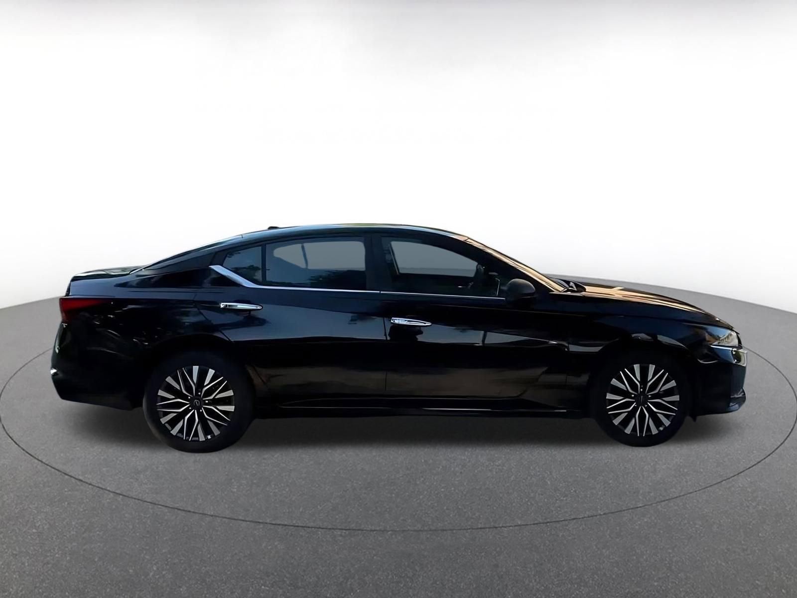 Thumbnail: 2025 Nissan Altima - 16