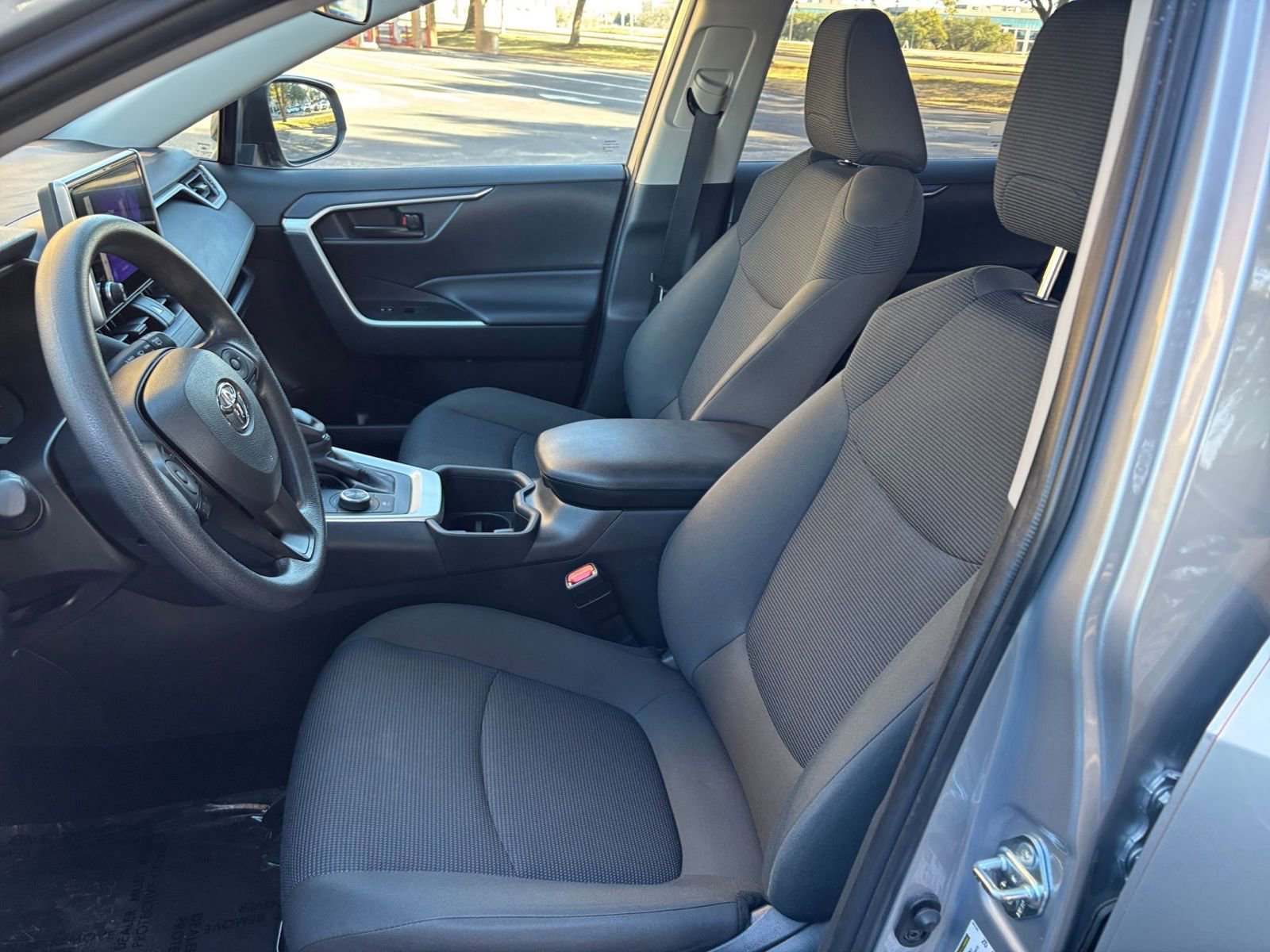 Thumbnail: 2025 Toyota RAV4 - 31