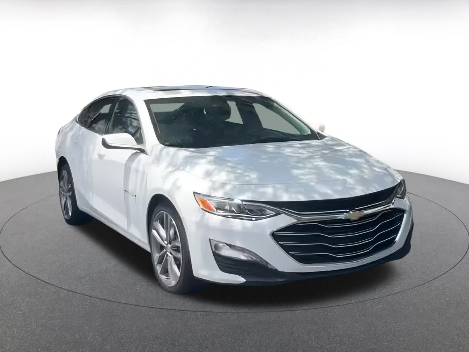 Thumbnail: 2024 Chevrolet Malibu - 3