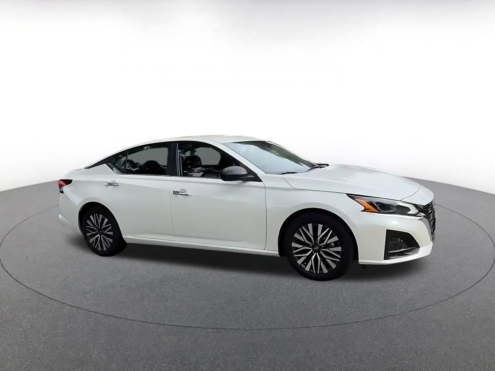 Thumbnail: 2025 Nissan Altima - 2
