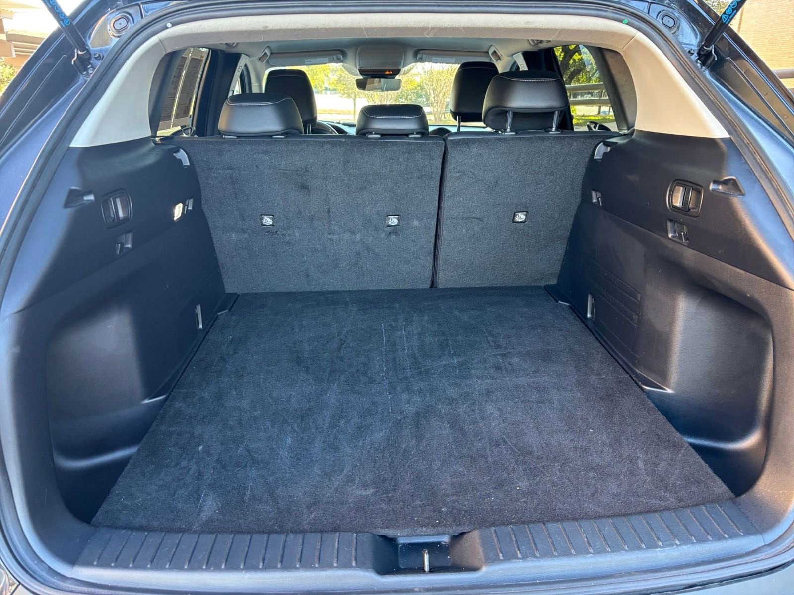 Thumbnail: 2025 Mazda CX-50 - 25