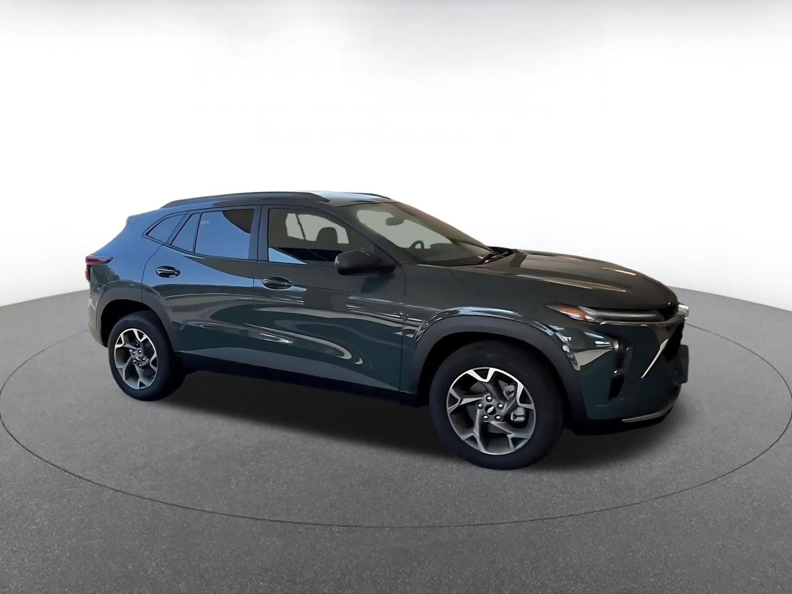 Thumbnail: 2025 Chevrolet Trax - 2