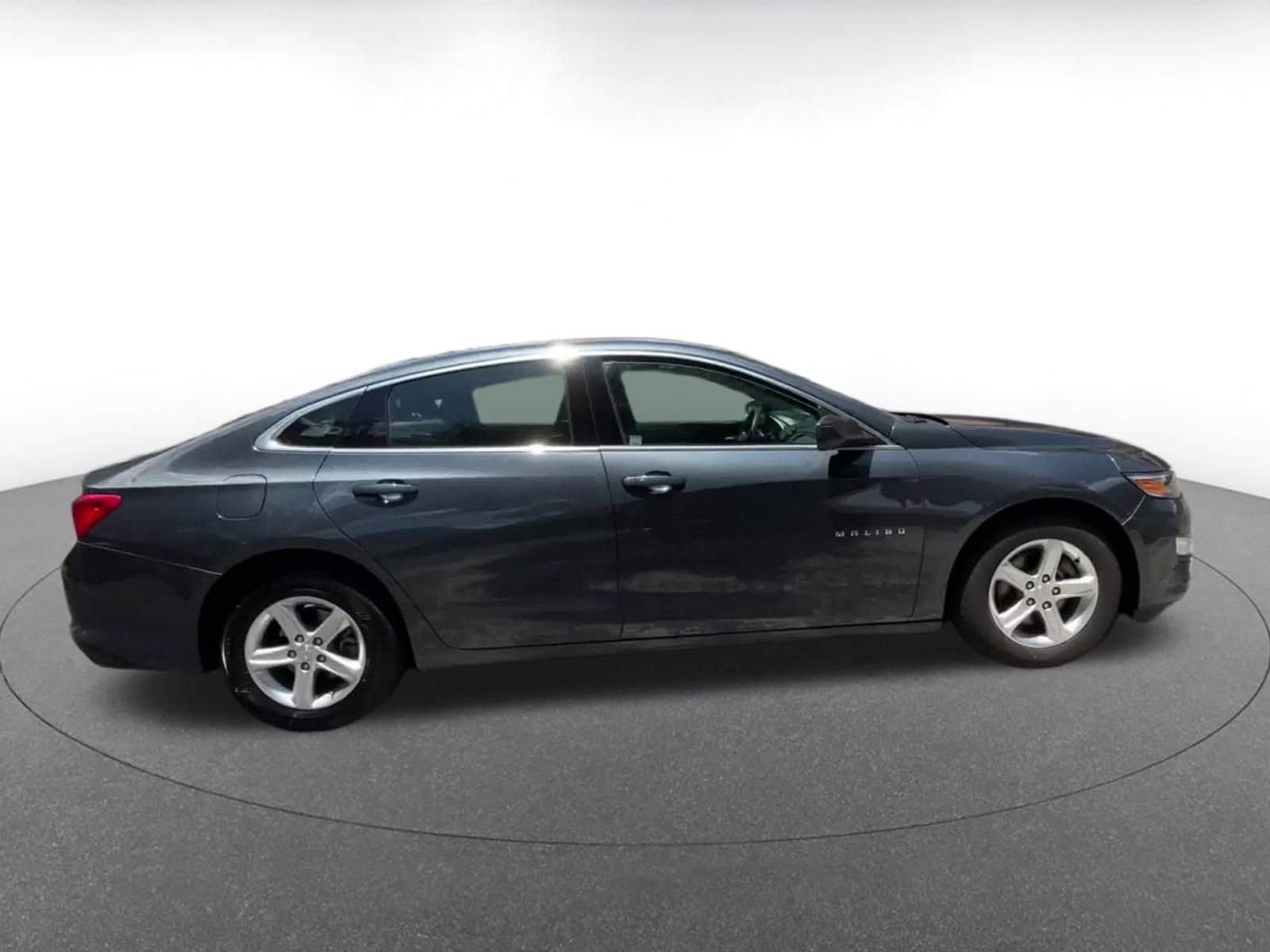 Thumbnail: 2021 Chevrolet Malibu - 16
