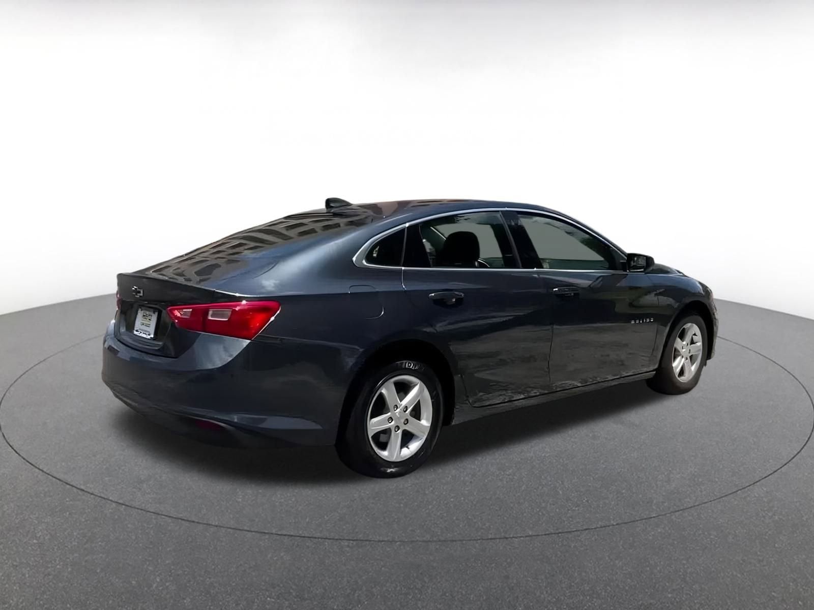 Thumbnail: 2021 Chevrolet Malibu - 12