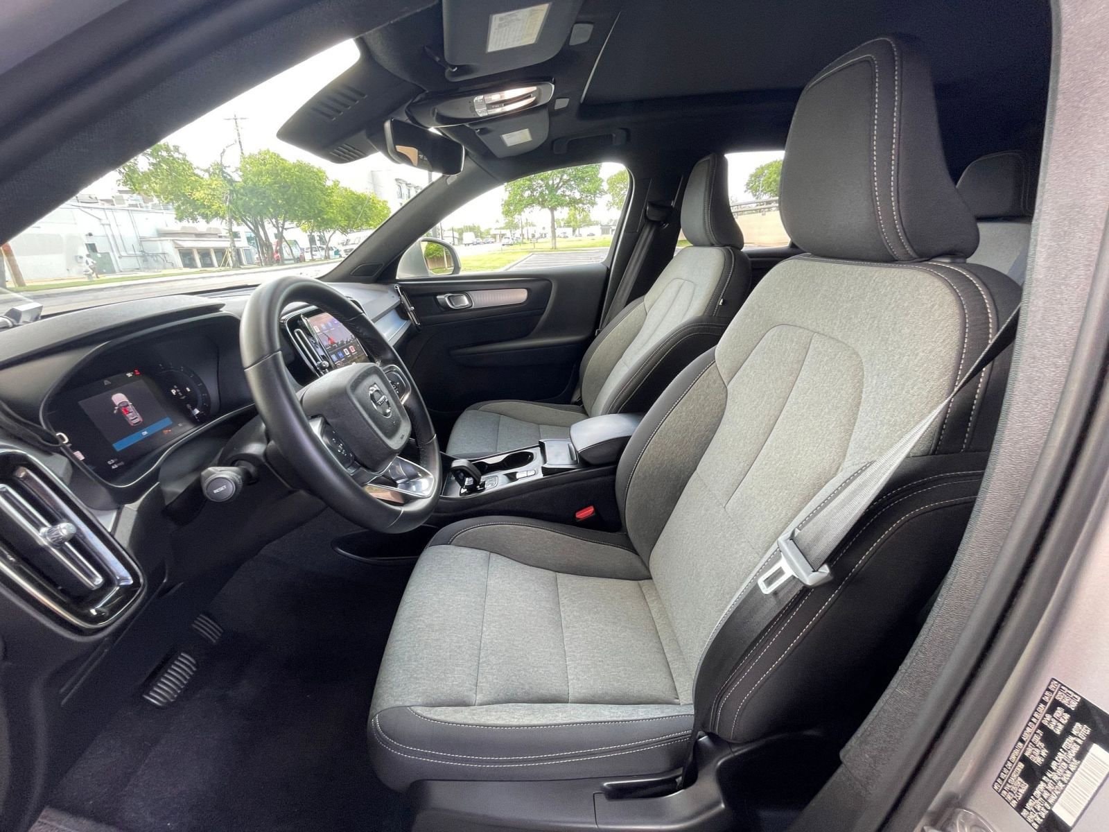 Thumbnail: 2024 Volvo XC40 - 23