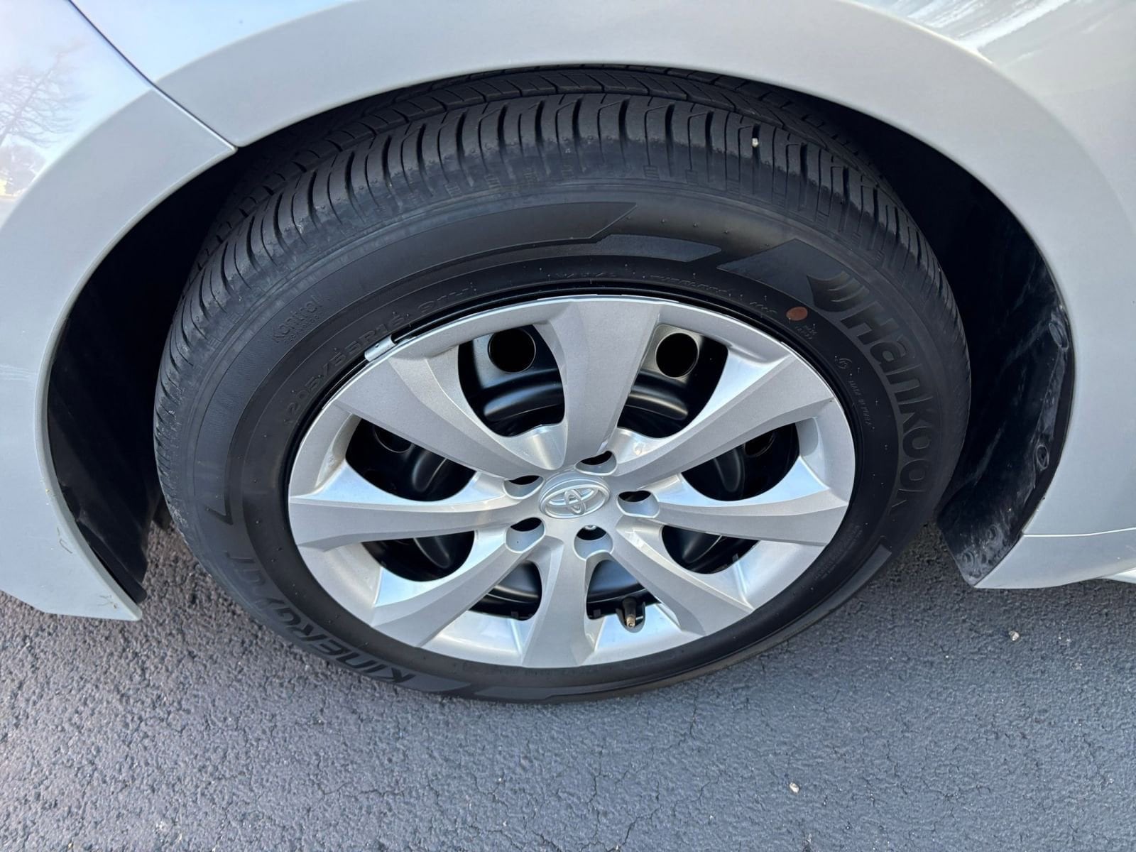 Thumbnail: 2025 Toyota Corolla - 25