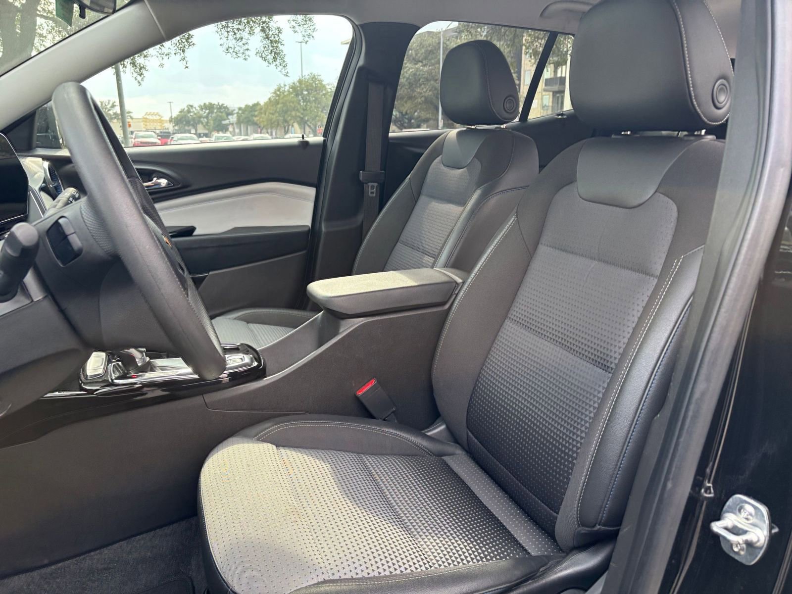 Thumbnail: 2025 Chevrolet Trax - 21