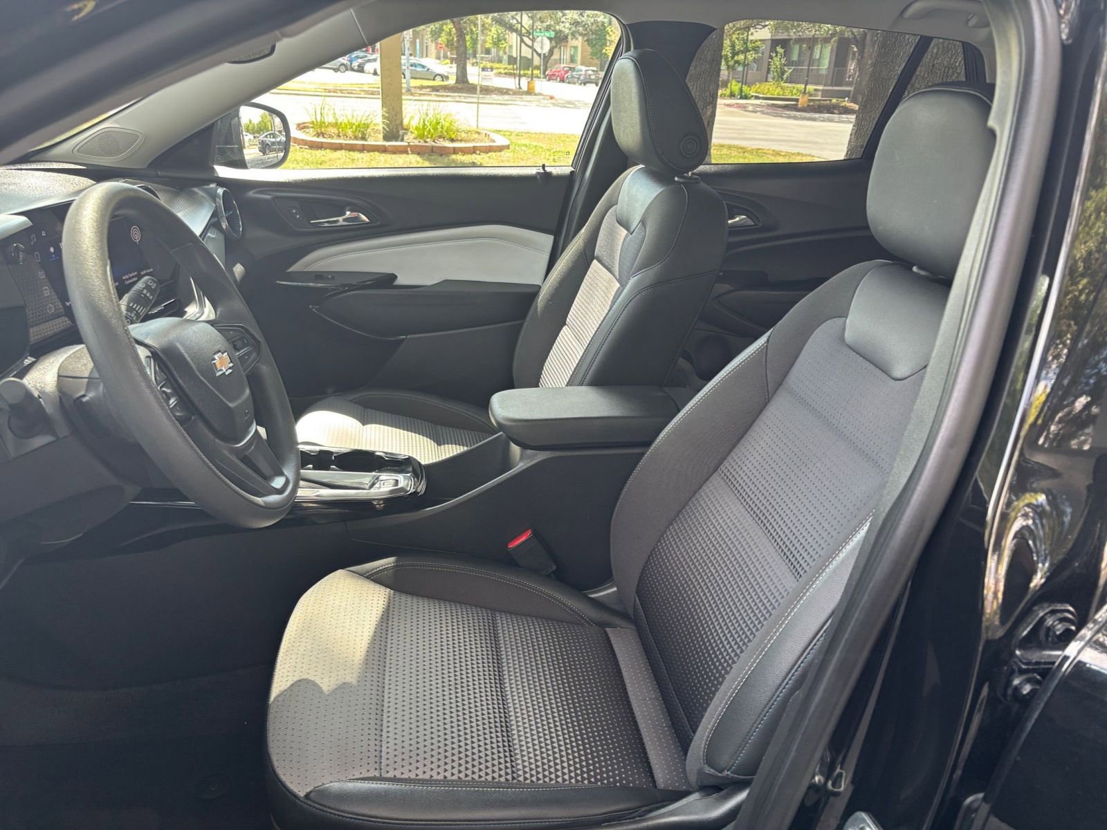 Thumbnail: 2025 Chevrolet Trax - 30