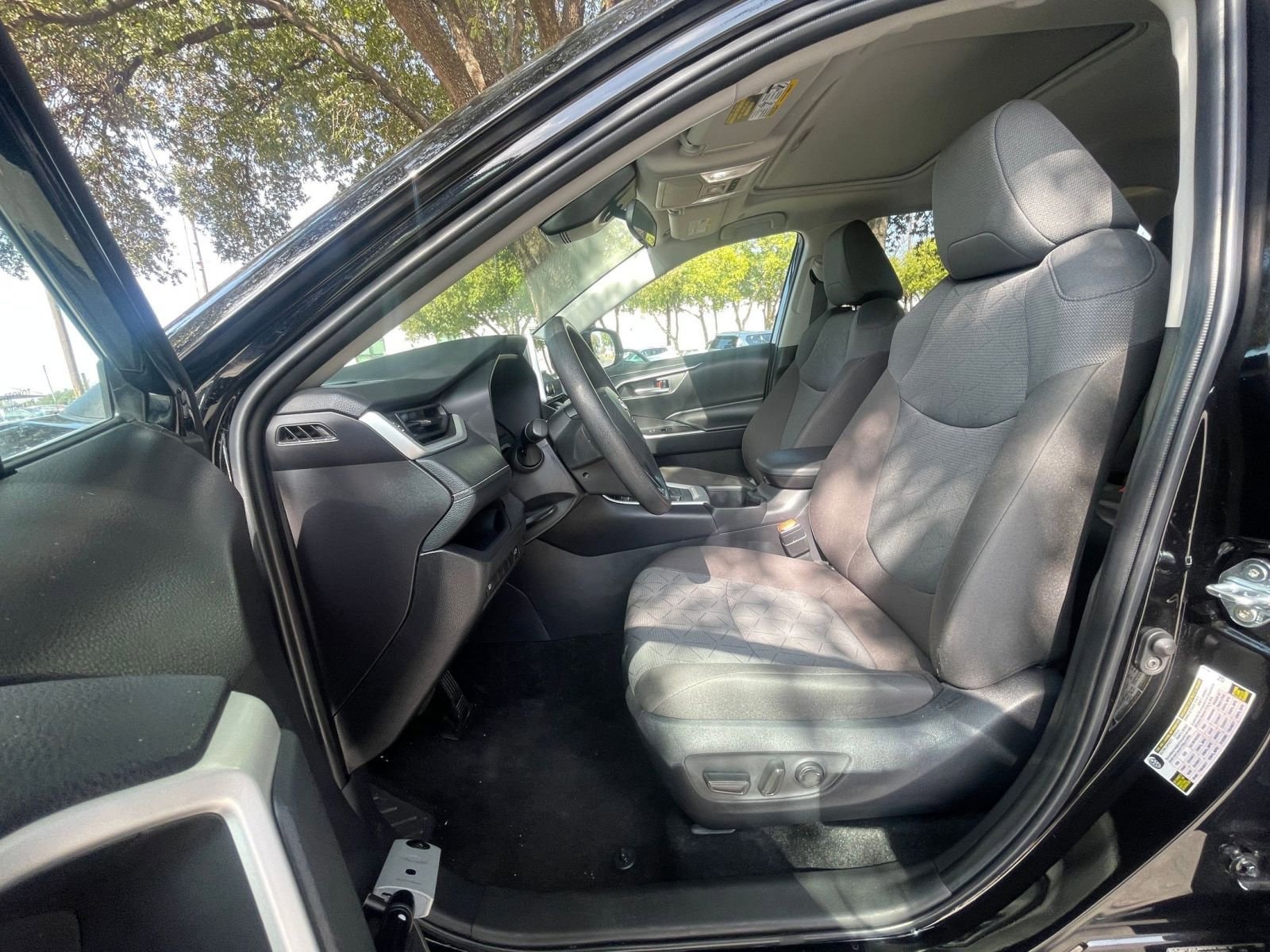 Thumbnail: 2025 Toyota RAV4 - 26