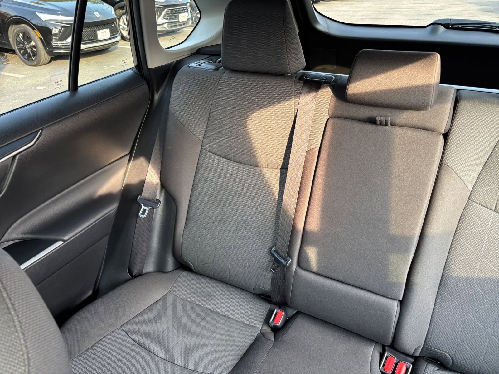 Thumbnail: 2025 Toyota RAV4 - 33