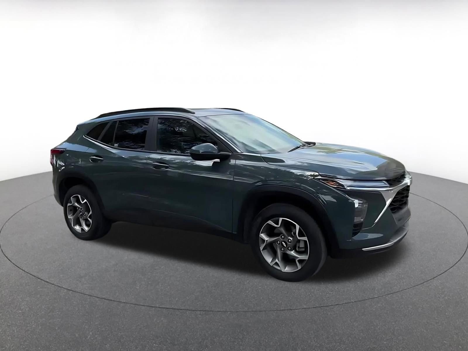 Thumbnail: 2025 Chevrolet Trax - 2