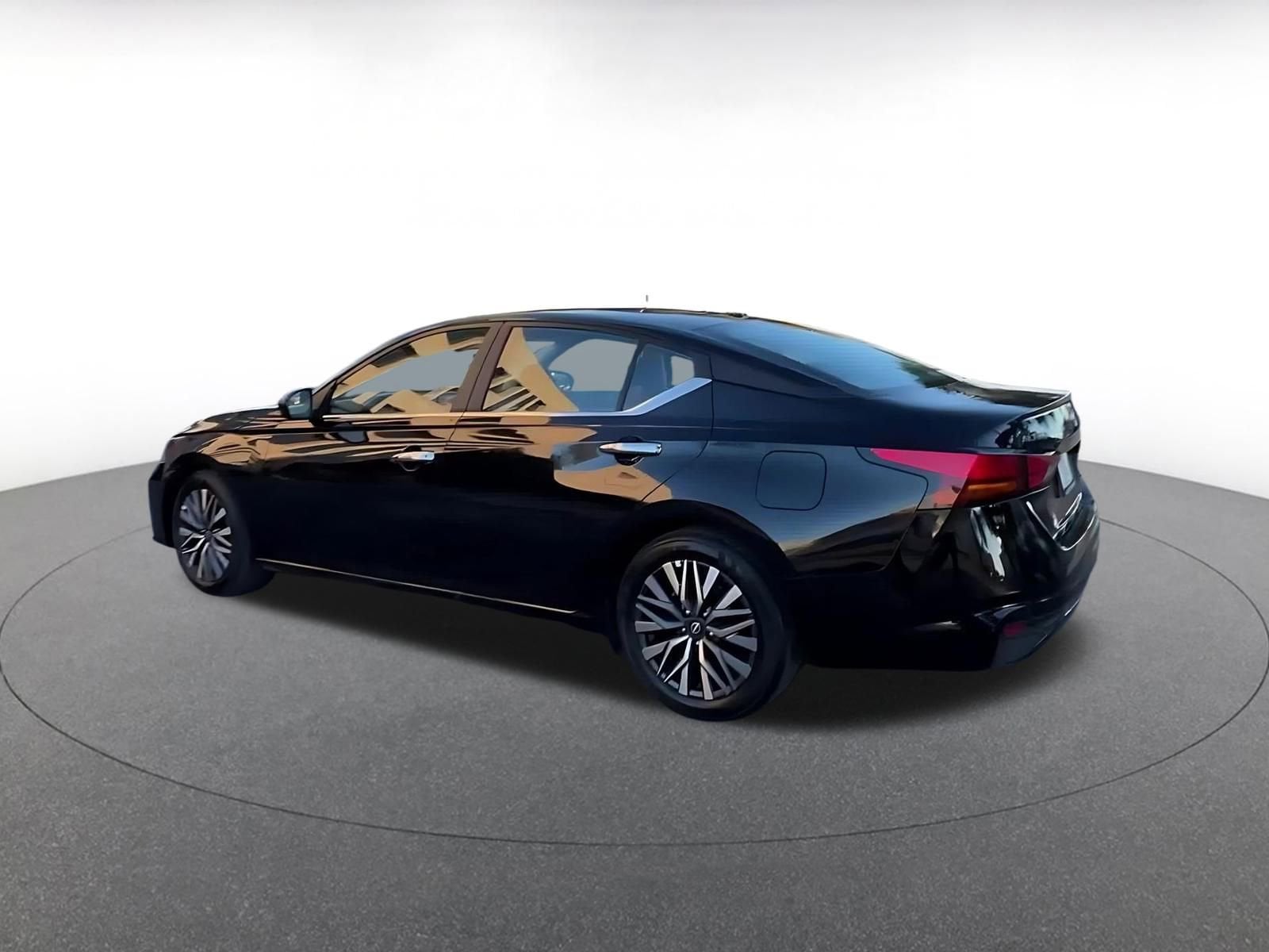 Thumbnail: 2025 Nissan Altima - 10