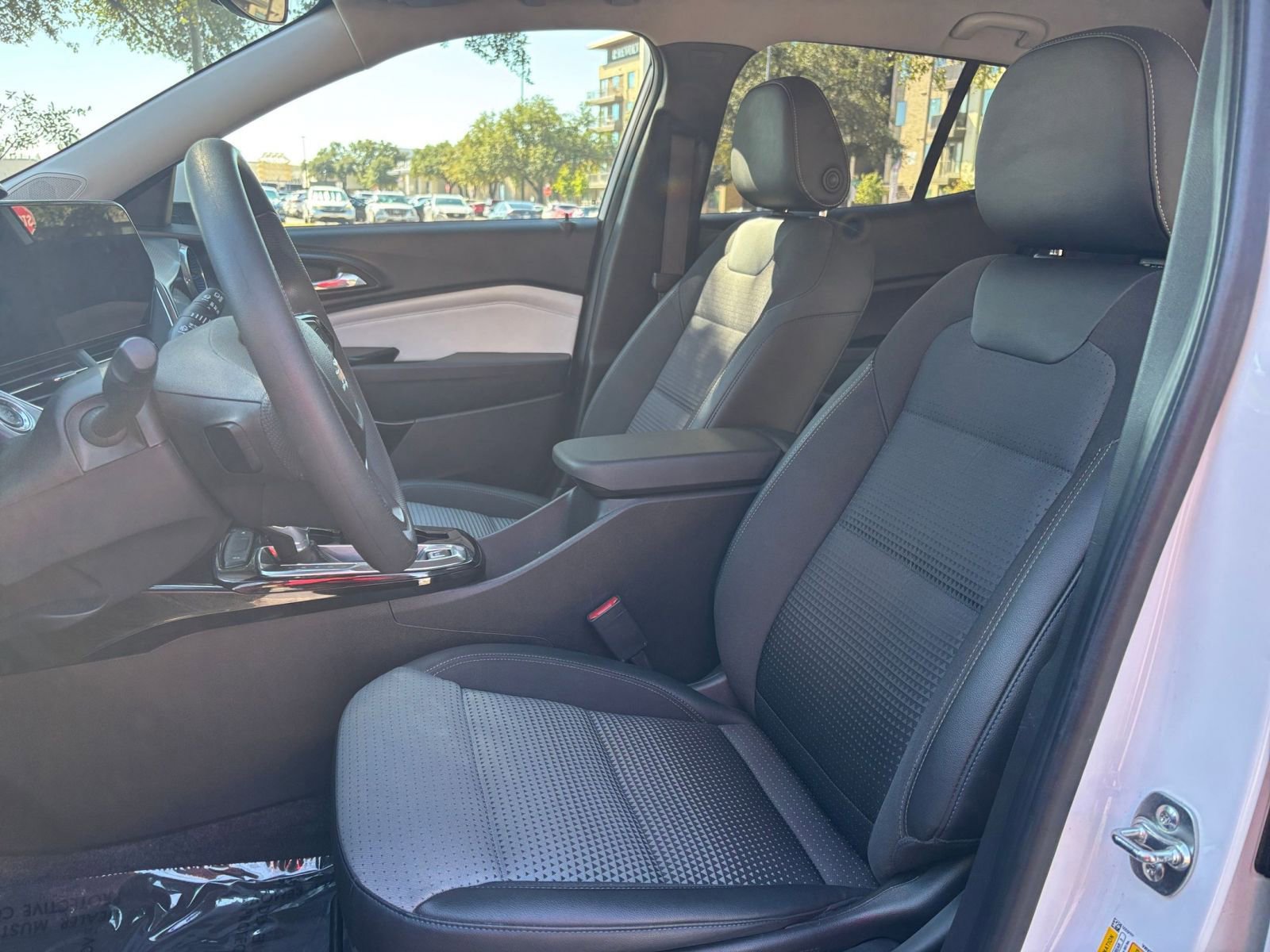 Thumbnail: 2025 Chevrolet Trax - 21