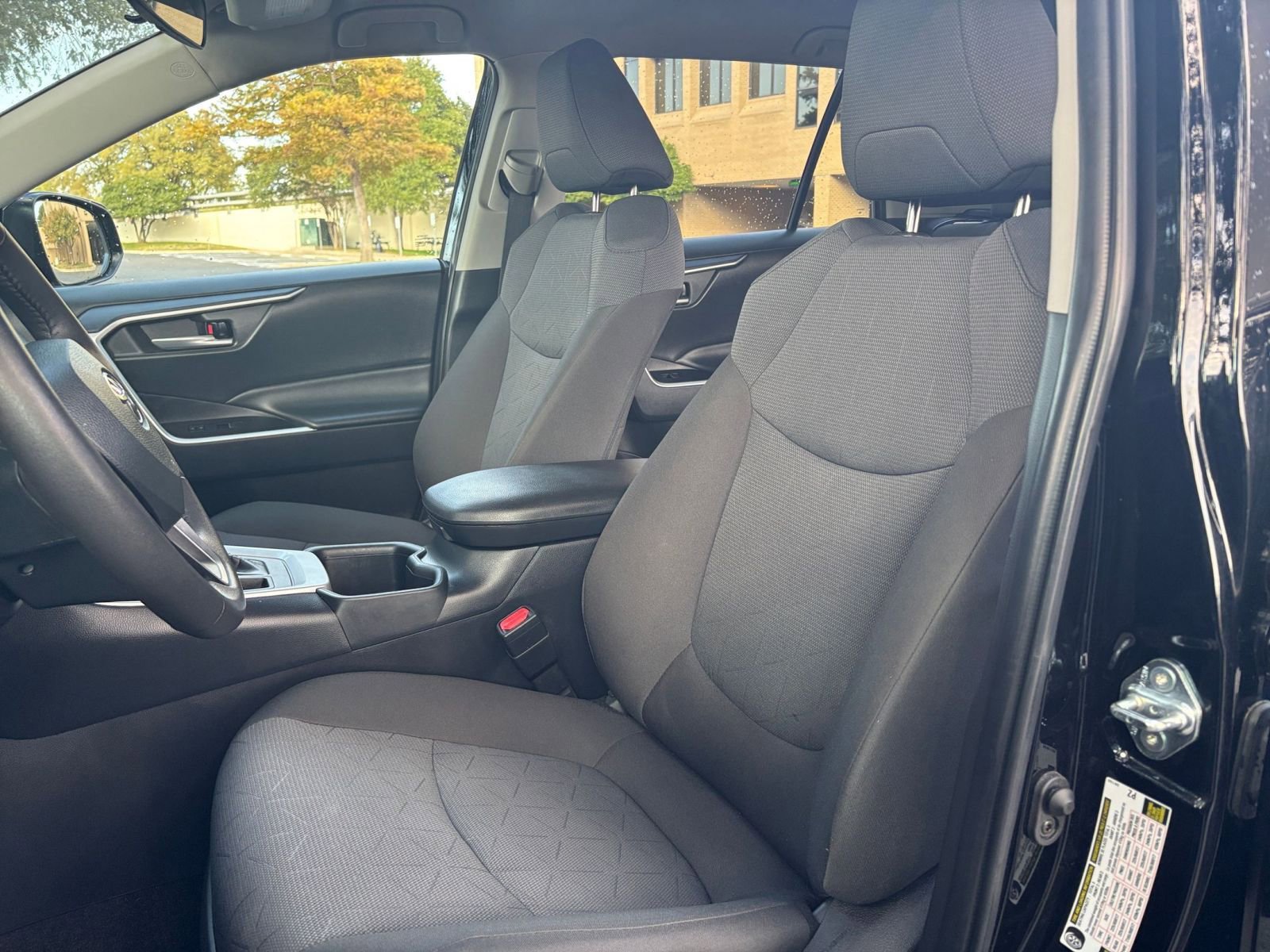 Thumbnail: 2025 Toyota RAV4 - 21