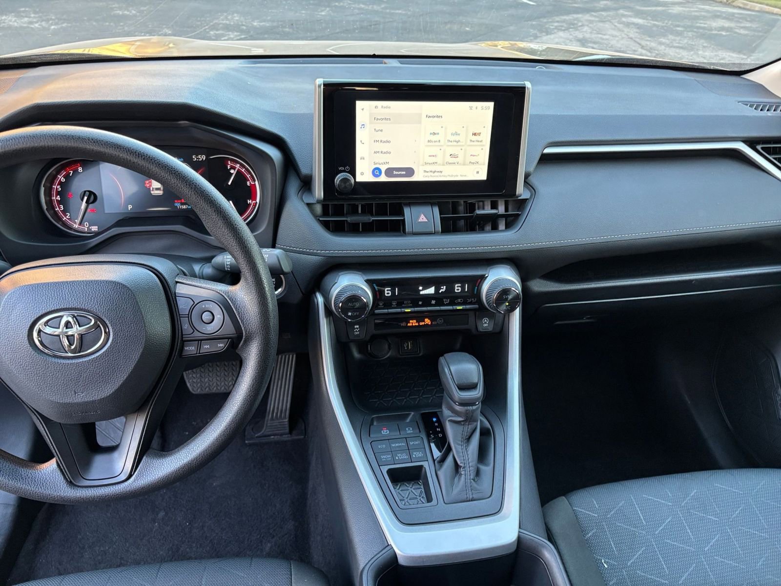 Thumbnail: 2025 Toyota RAV4 - 27