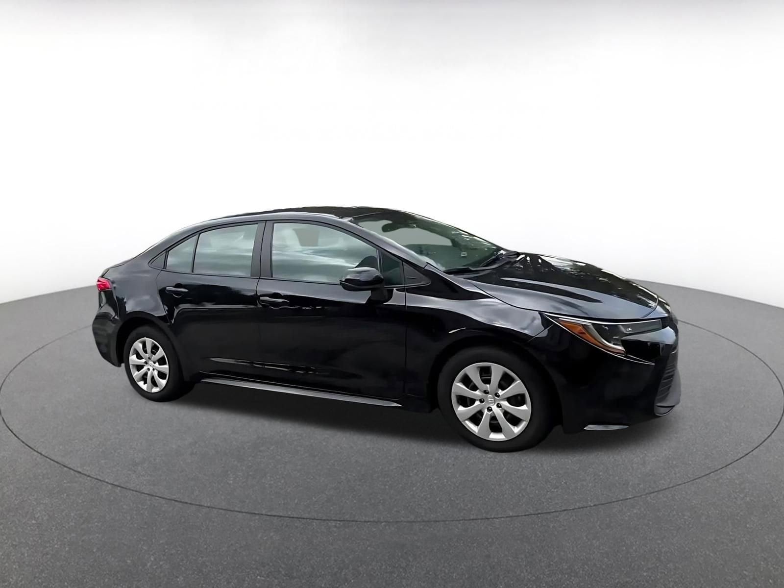 Thumbnail: 2025 Toyota Corolla - 2
