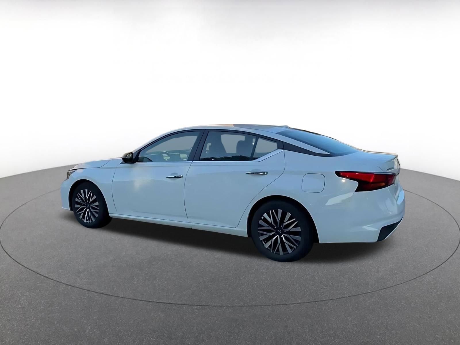 Thumbnail: 2025 Nissan Altima - 10