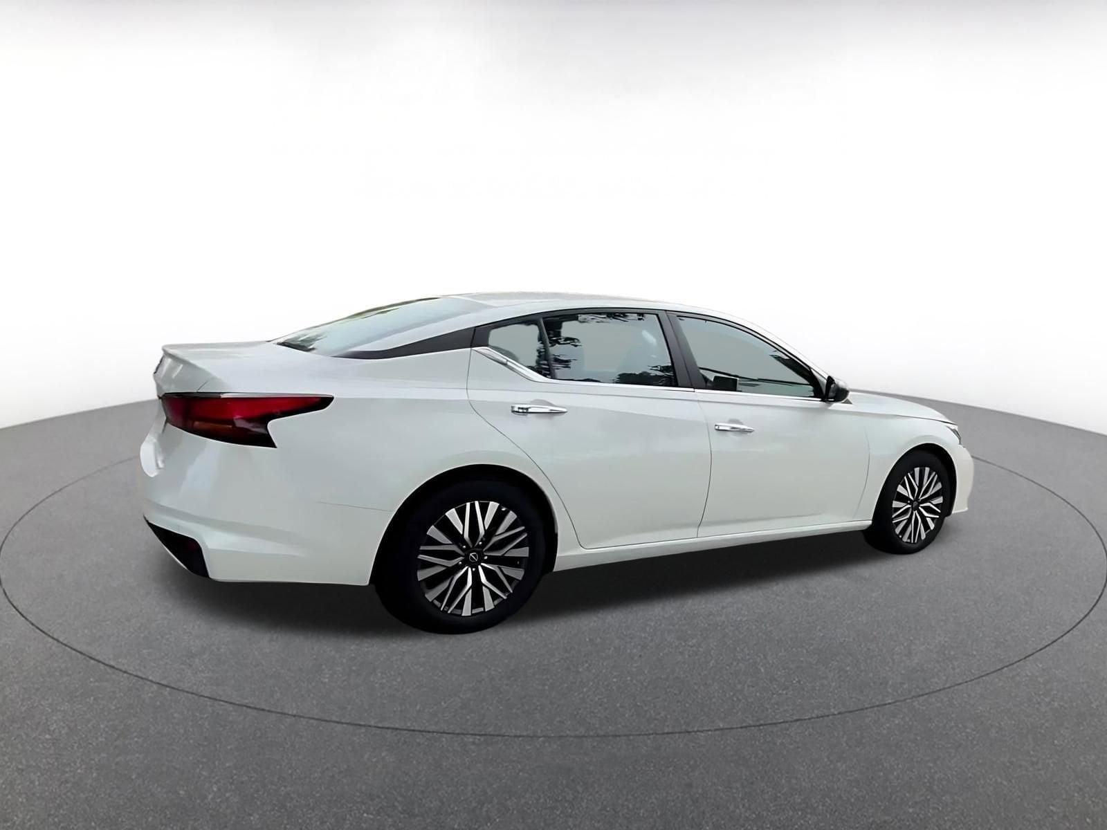 Thumbnail: 2025 Nissan Altima - 15