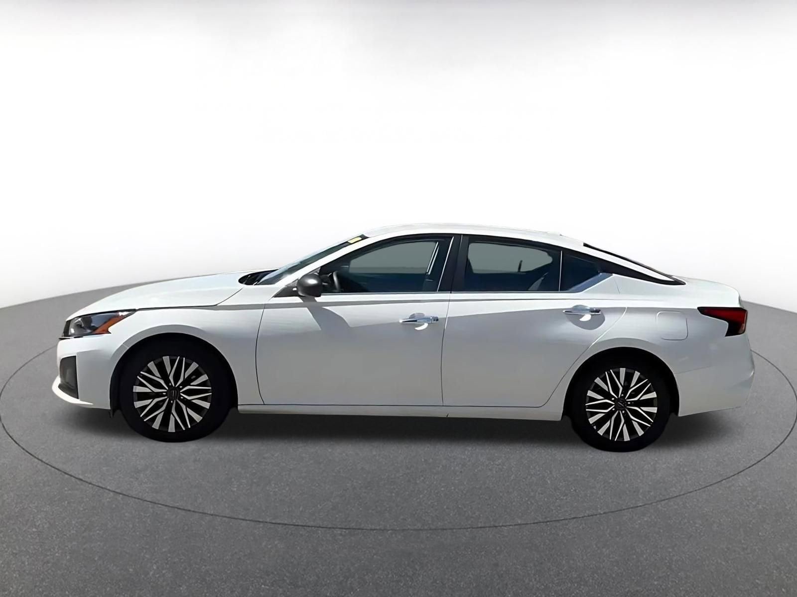 Thumbnail: 2025 Nissan Altima - 8