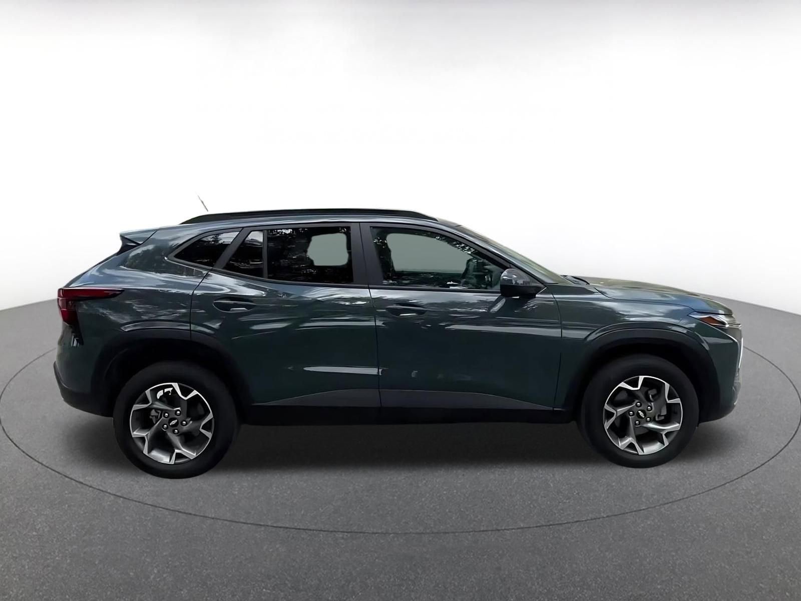 Thumbnail: 2025 Chevrolet Trax - 15