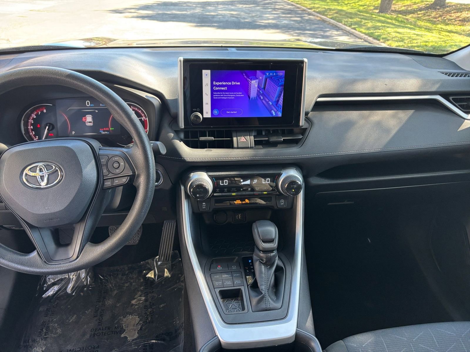 Thumbnail: 2025 Toyota RAV4 - 27