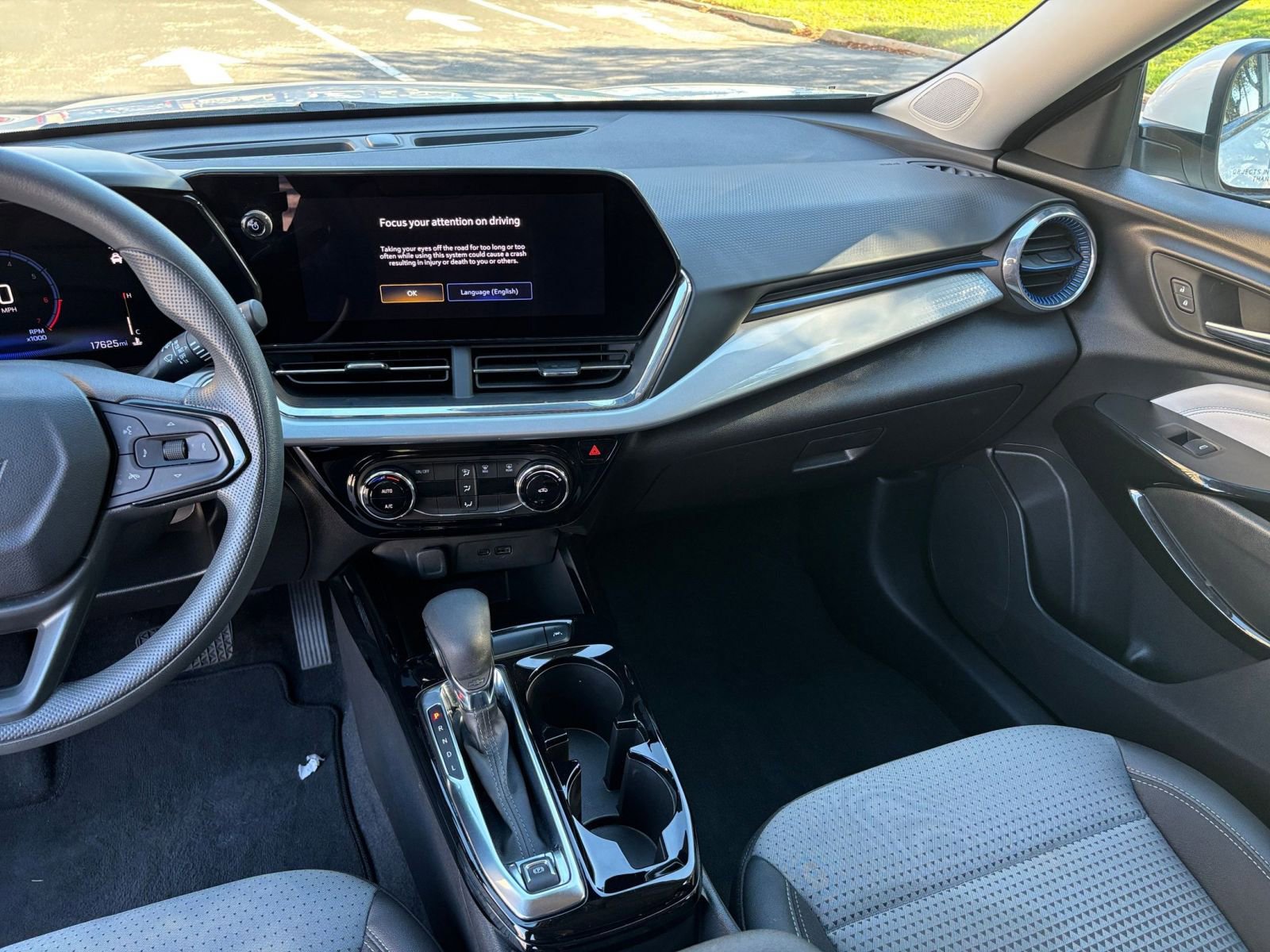 Thumbnail: 2025 Chevrolet Trax - 29