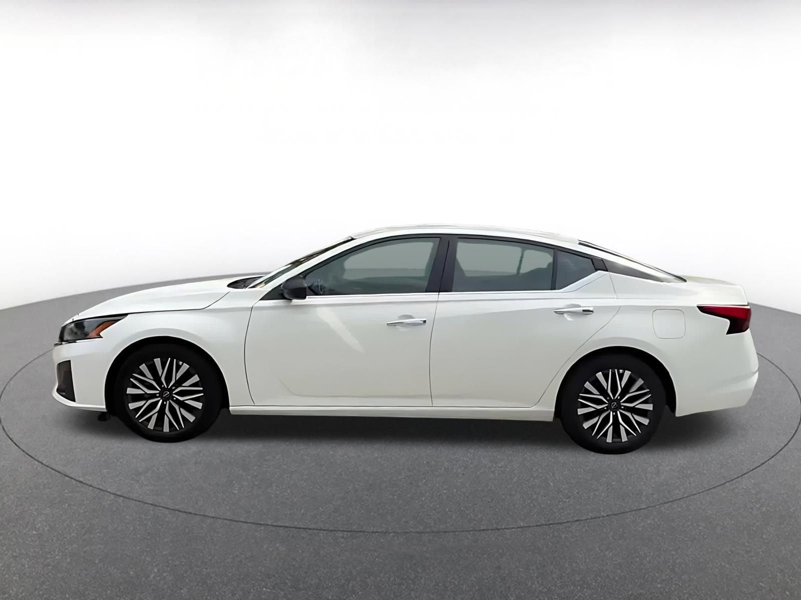 Thumbnail: 2025 Nissan Altima - 8