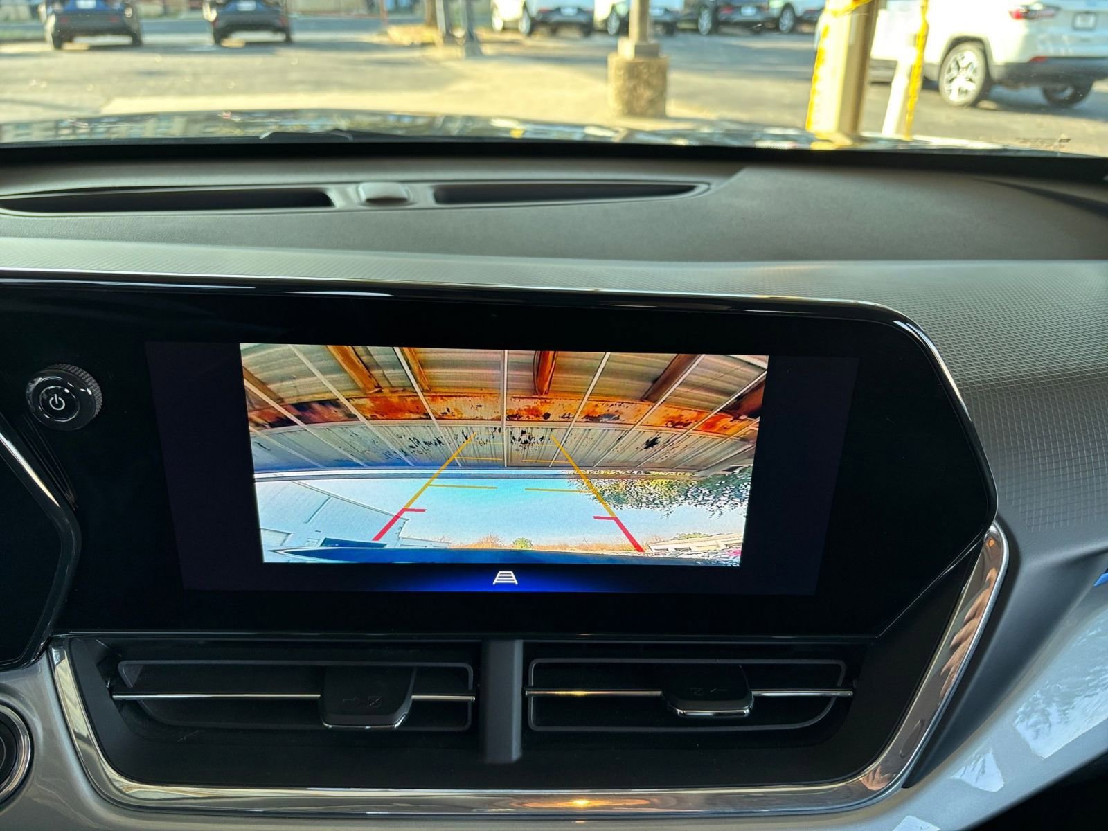 Thumbnail: 2025 Chevrolet Trax - 17