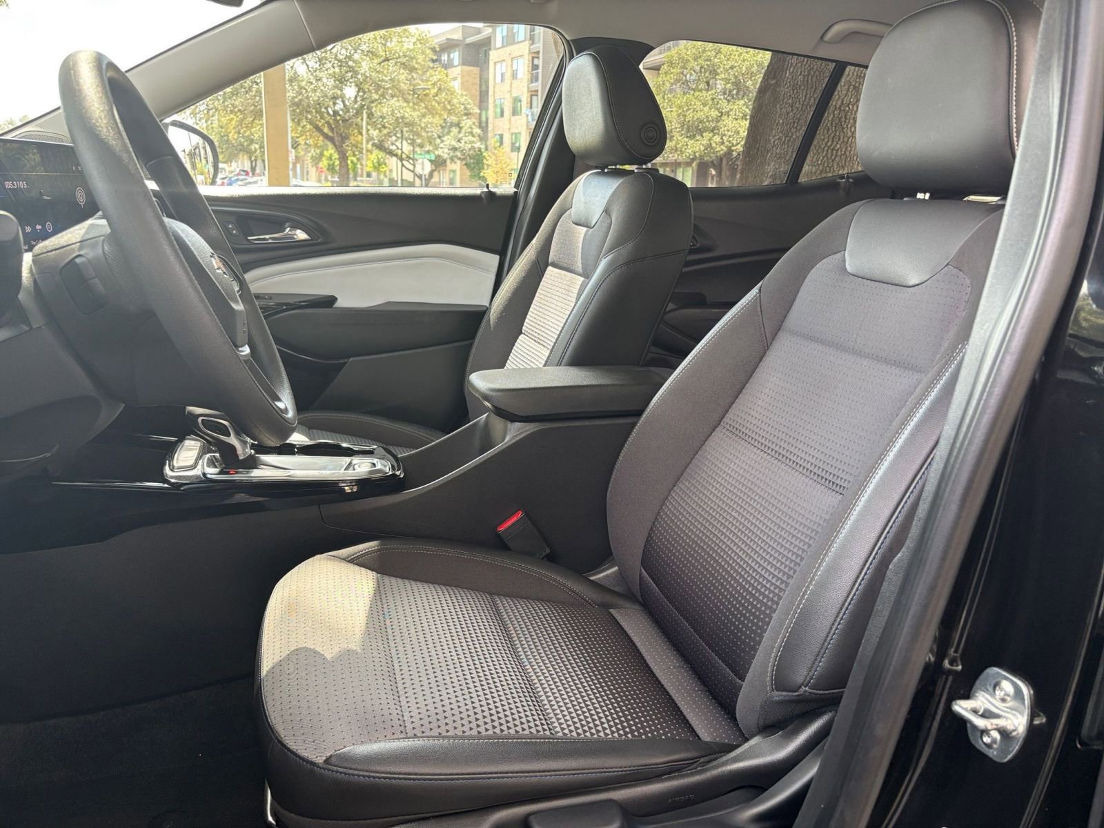 Thumbnail: 2025 Chevrolet Trax - 21