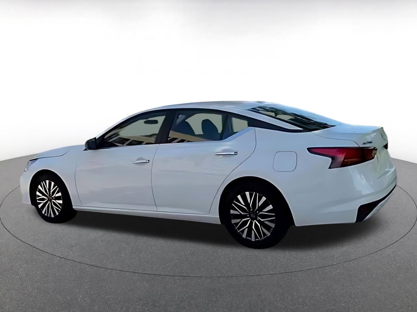 Thumbnail: 2025 Nissan Altima - 16