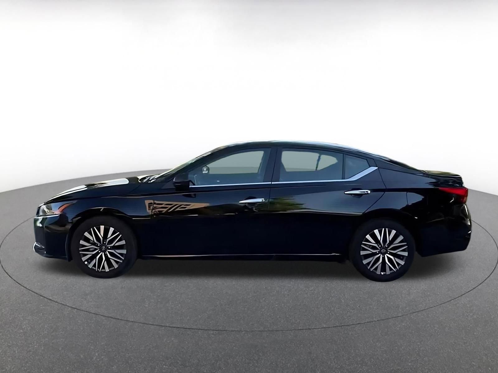 Thumbnail: 2025 Nissan Altima - 8