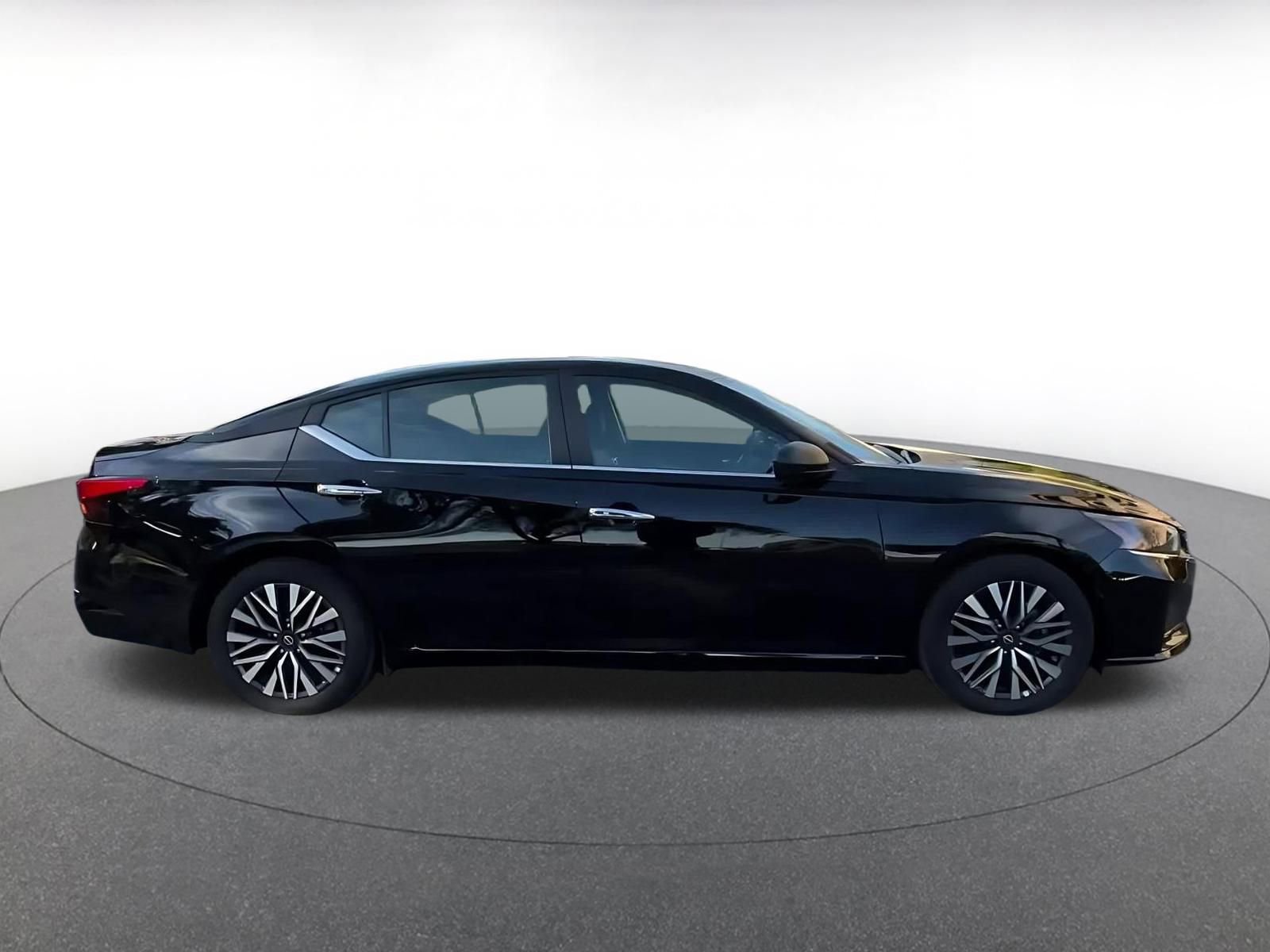 Thumbnail: 2025 Nissan Altima - 16