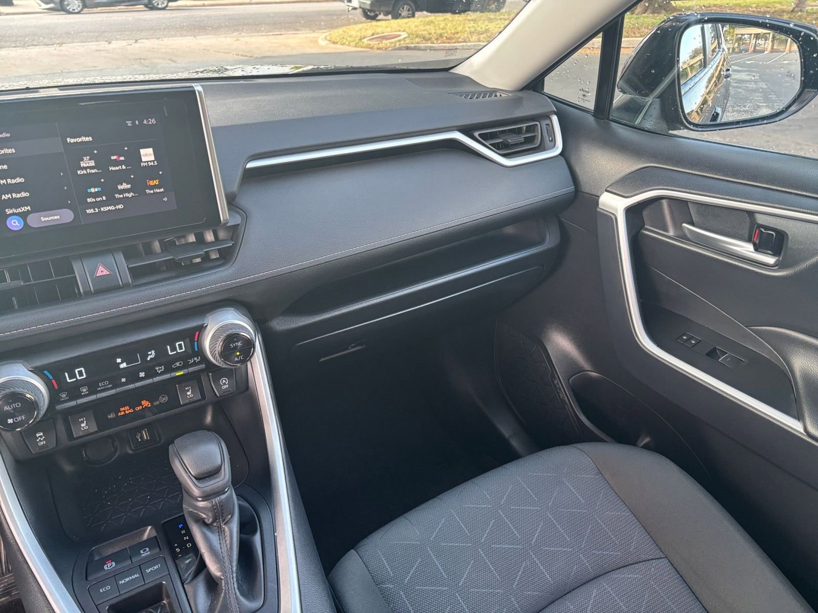 Thumbnail: 2025 Toyota RAV4 - 29