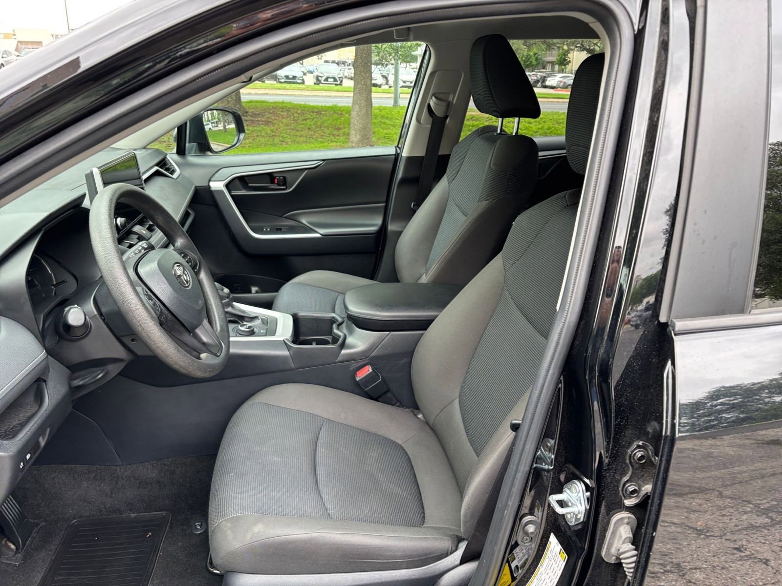 Thumbnail: 2025 Toyota RAV4 - 31