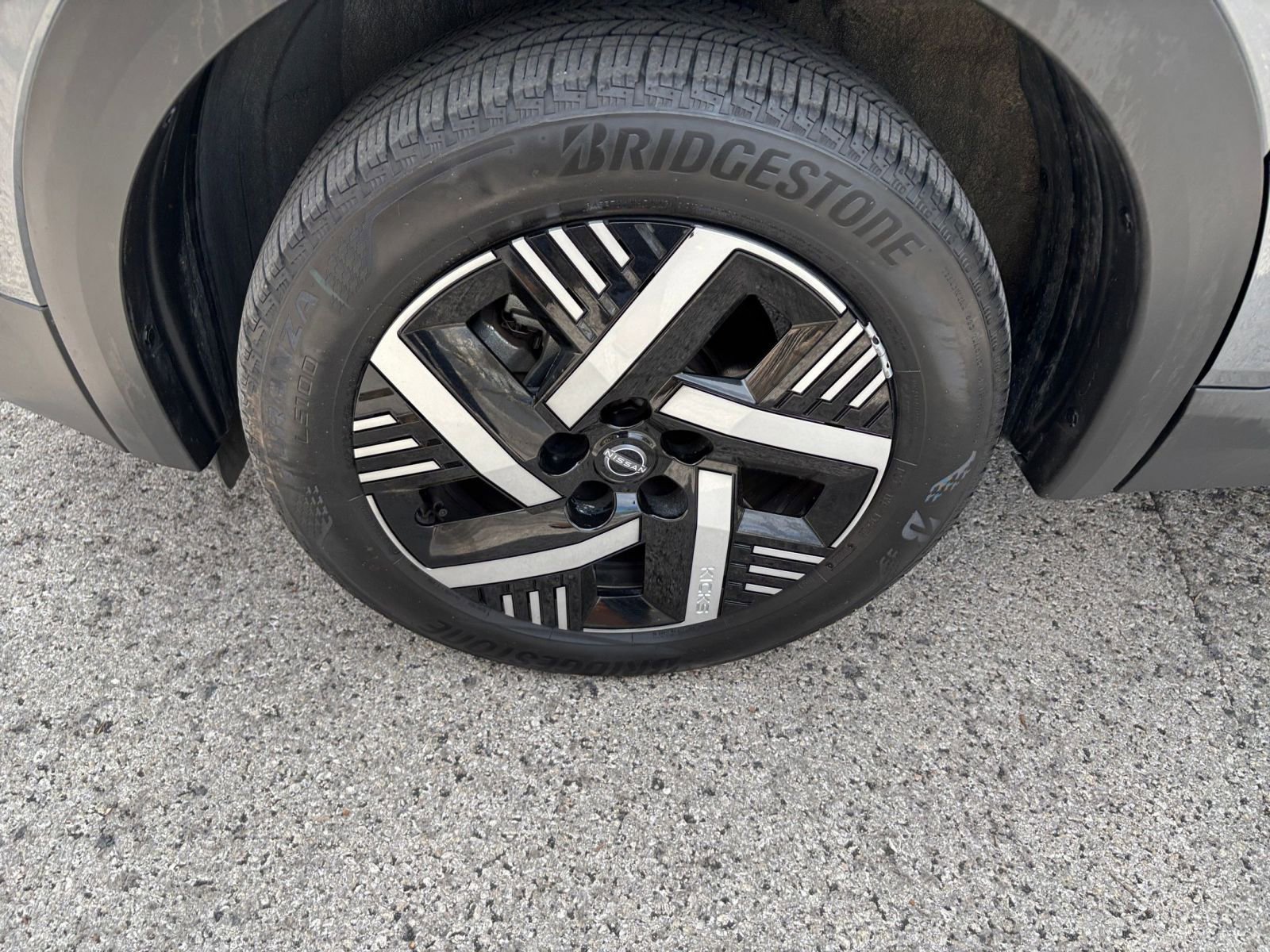 Thumbnail: 2025 Nissan Kicks - 25