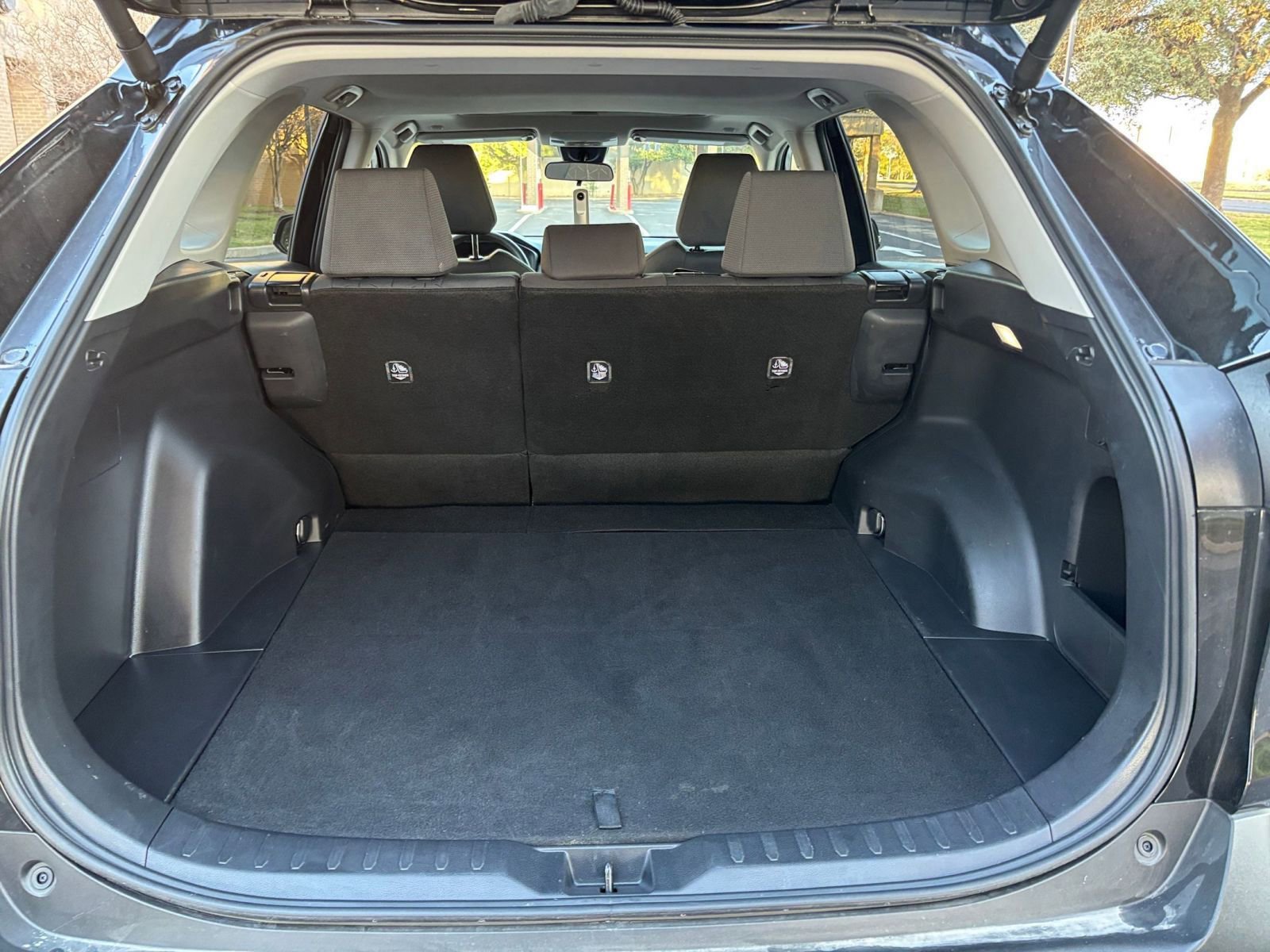 Thumbnail: 2025 Toyota RAV4 - 25