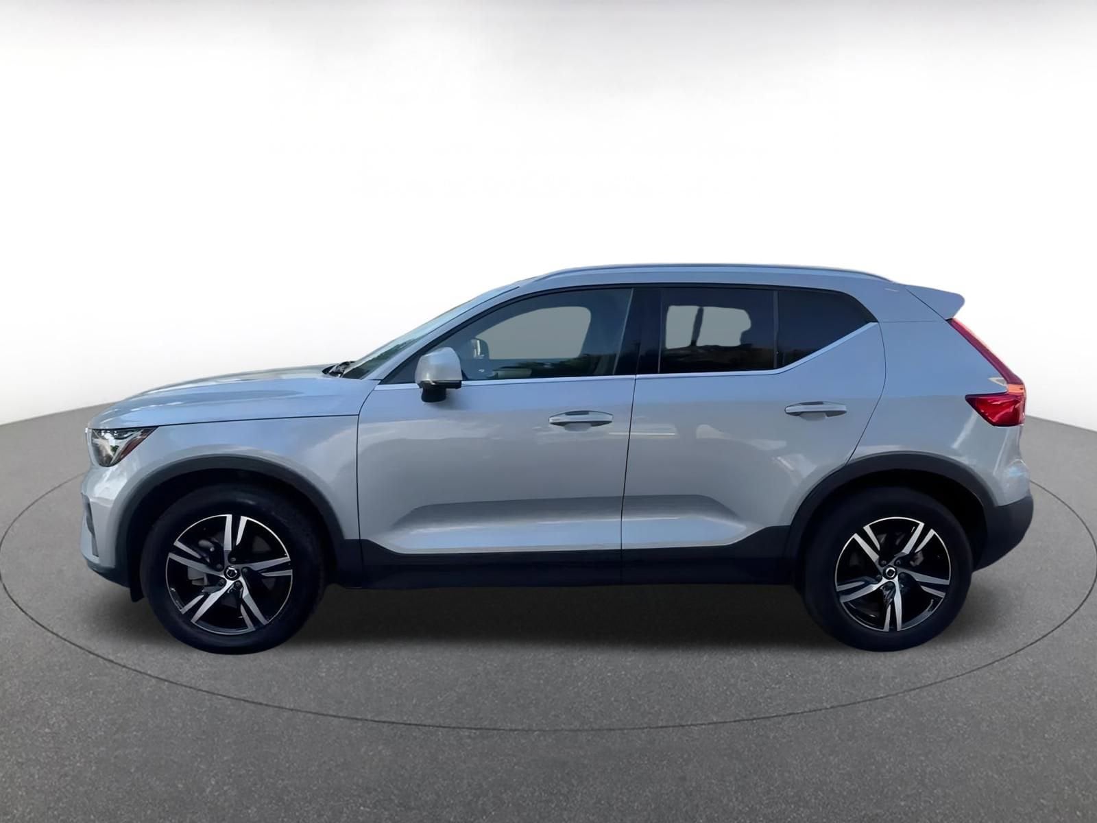 Thumbnail: 2024 Volvo XC40 - 8