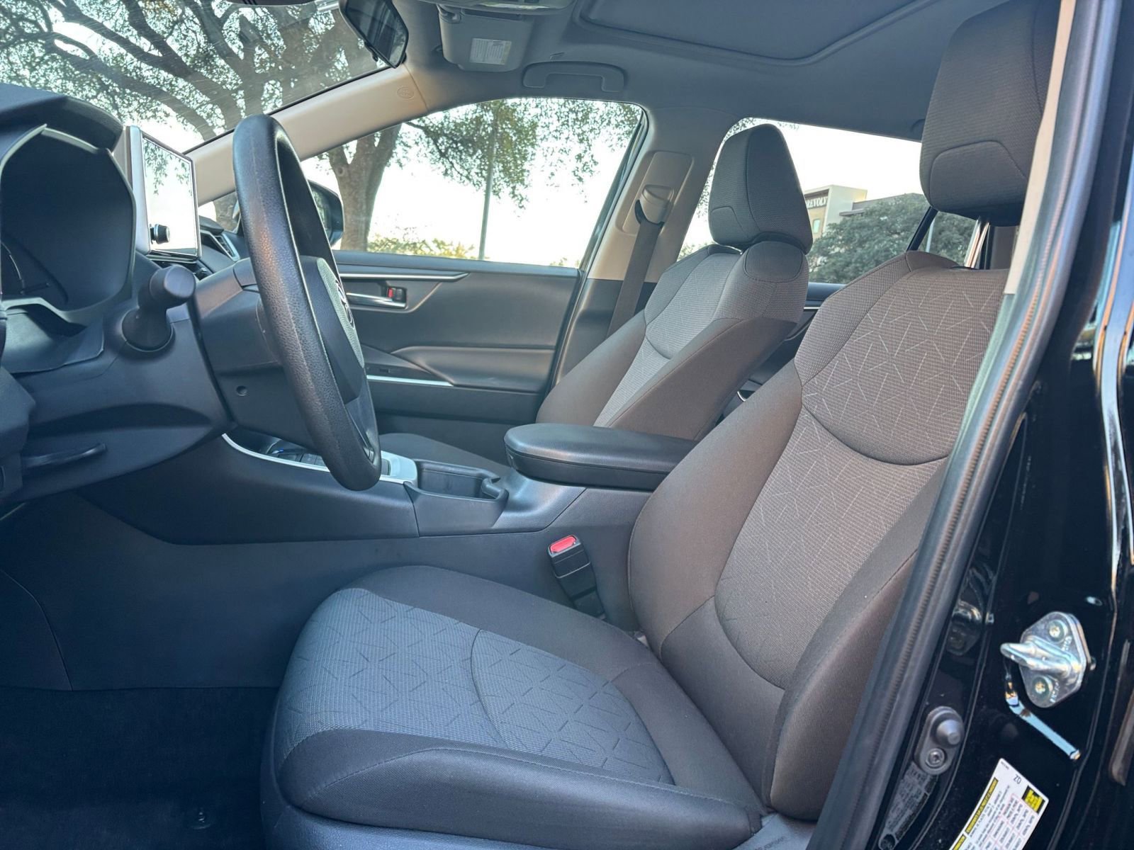 Thumbnail: 2025 Toyota RAV4 - 21