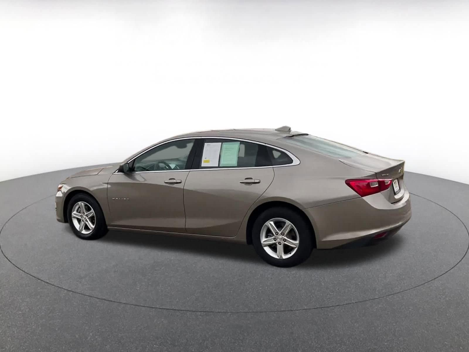 Thumbnail: 2024 Chevrolet Malibu - 10