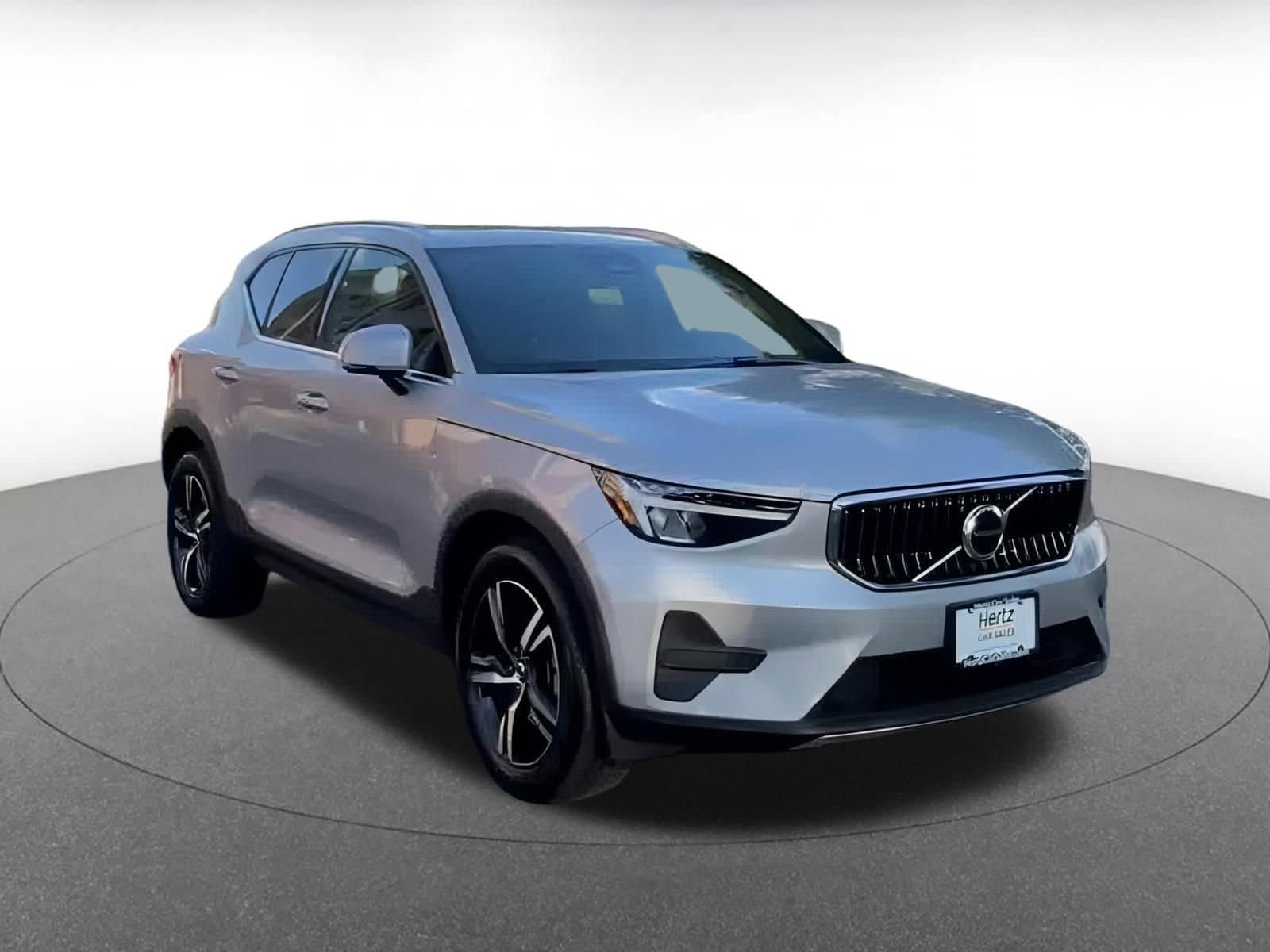 Thumbnail: 2024 Volvo XC40 - 2