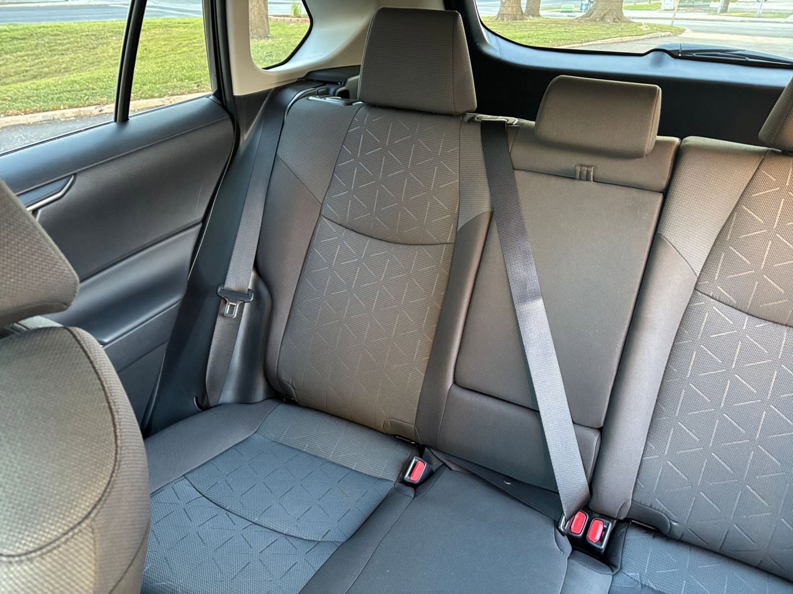 Thumbnail: 2025 Toyota RAV4 - 33