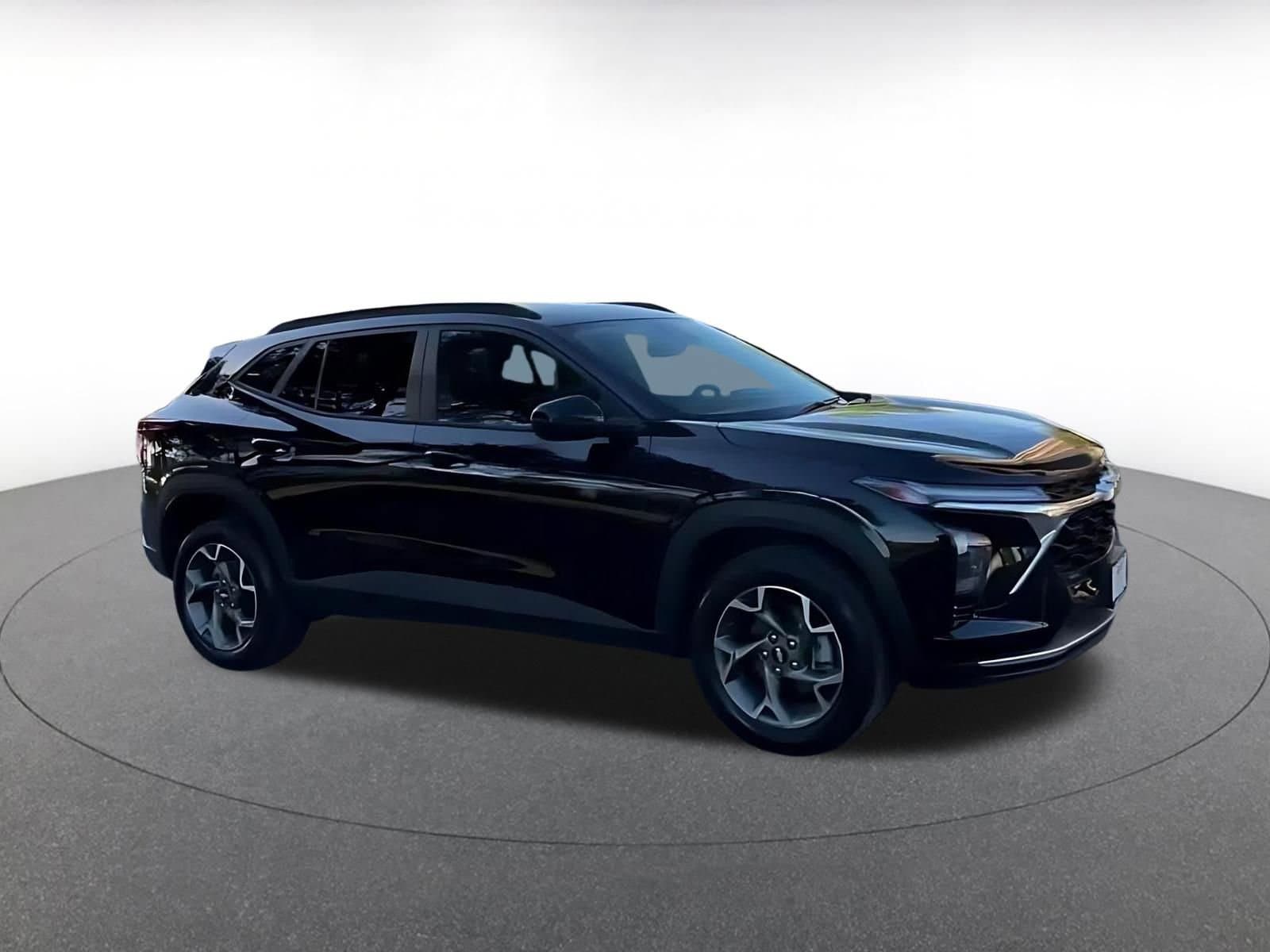 Thumbnail: 2025 Chevrolet Trax - 2