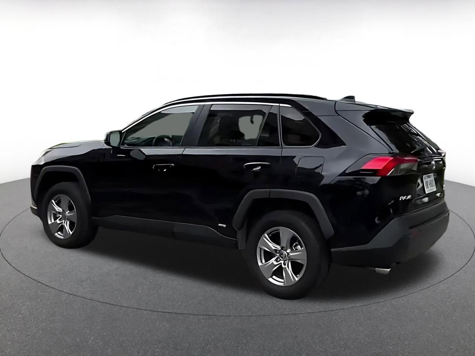 Thumbnail: 2025 Toyota RAV4 - 8