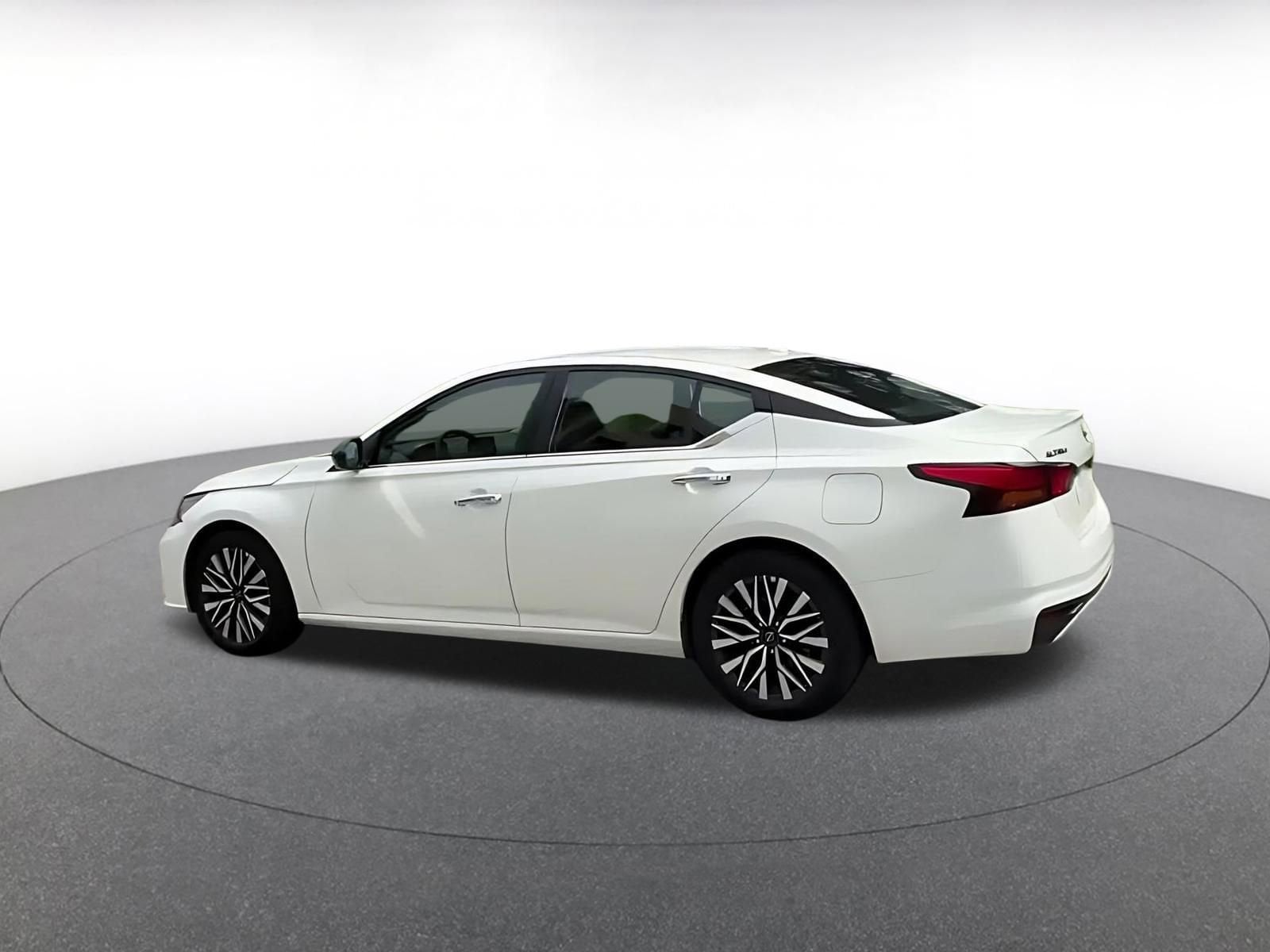 Thumbnail: 2025 Nissan Altima - 10