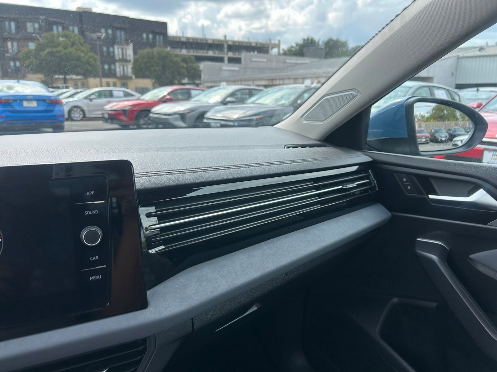 Thumbnail: 2025 Volkswagen Jetta - 33