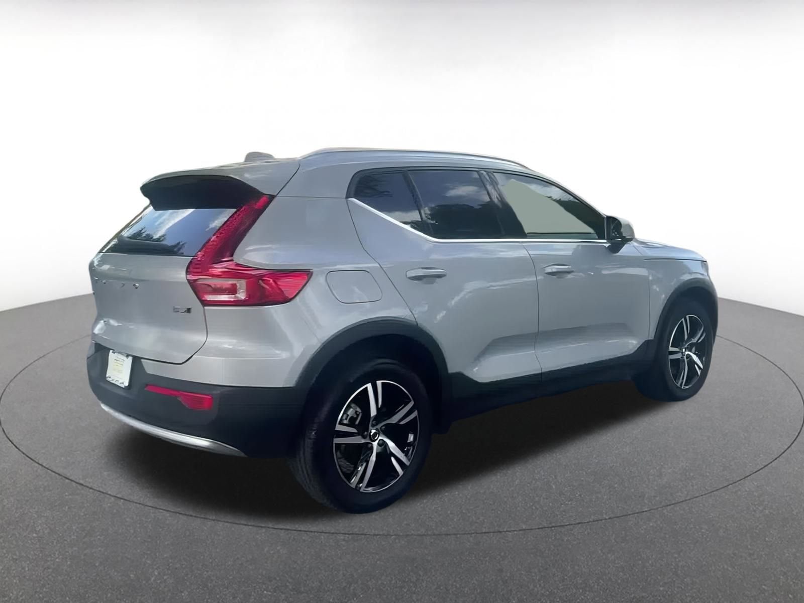 Thumbnail: 2024 Volvo XC40 - 13