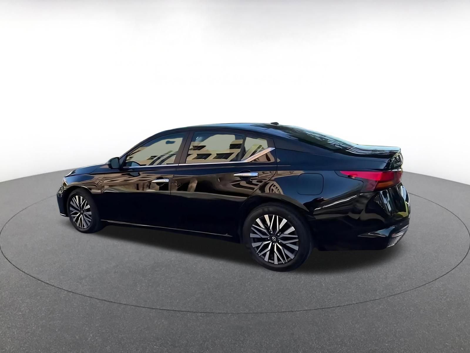 Thumbnail: 2025 Nissan Altima - 10