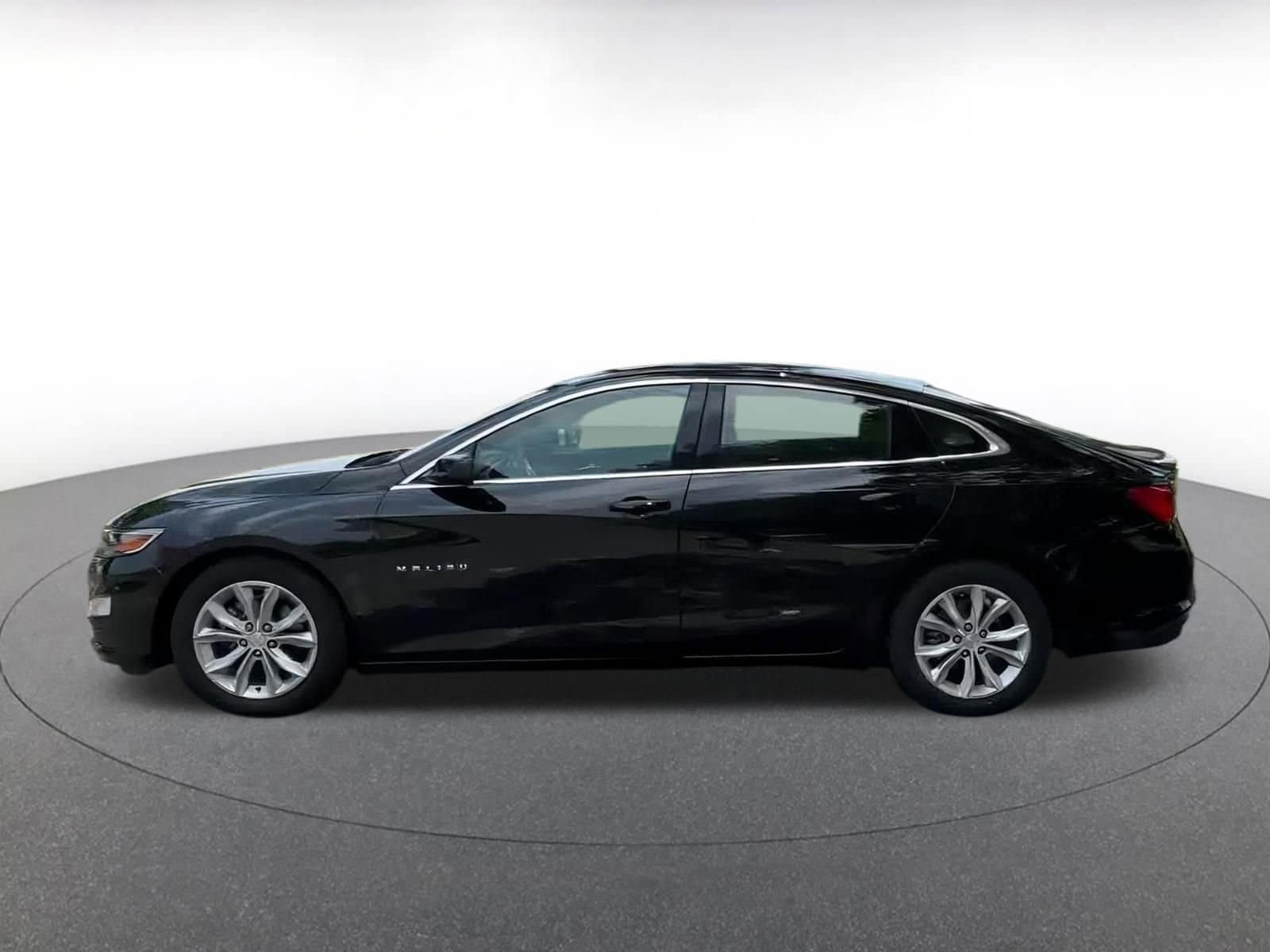 Thumbnail: 2023 Chevrolet Malibu - 8