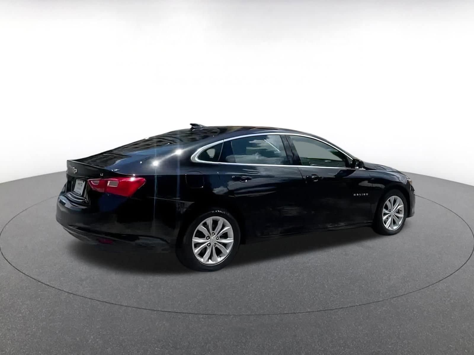 Thumbnail: 2023 Chevrolet Malibu - 3