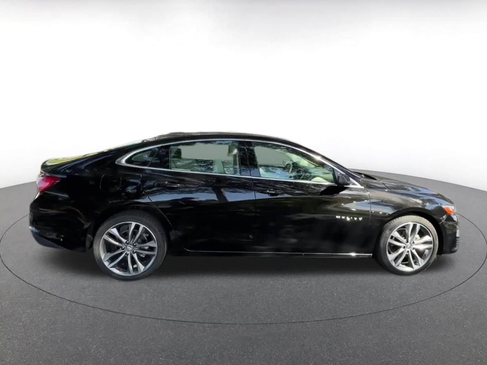 Thumbnail: 2024 Chevrolet Malibu - 16